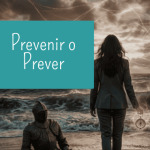 Una armadura oxidada en la arena y una mujer con traje caminando hacia el mar con una brújula luminosa, representando el cambio de la prevención por miedo a la previsión sensible.