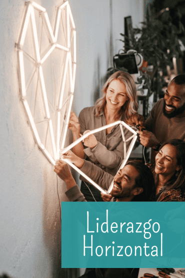 Un equipo diverso de profesionales en una oficina moderna en Madrid trabaja unido para construir una red geométrica luminosa en una pared, simbolizando la colaboración y el liderazgo horizontal sin un líder único.