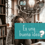Persona sentada frente a un escritorio en postura reflexiva con un bocadillo de pensamiento que contiene una bombilla brillante y detalles ilustrados de una buena idea.